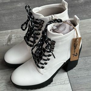 Seven7 flatiron boots white new without box size 6